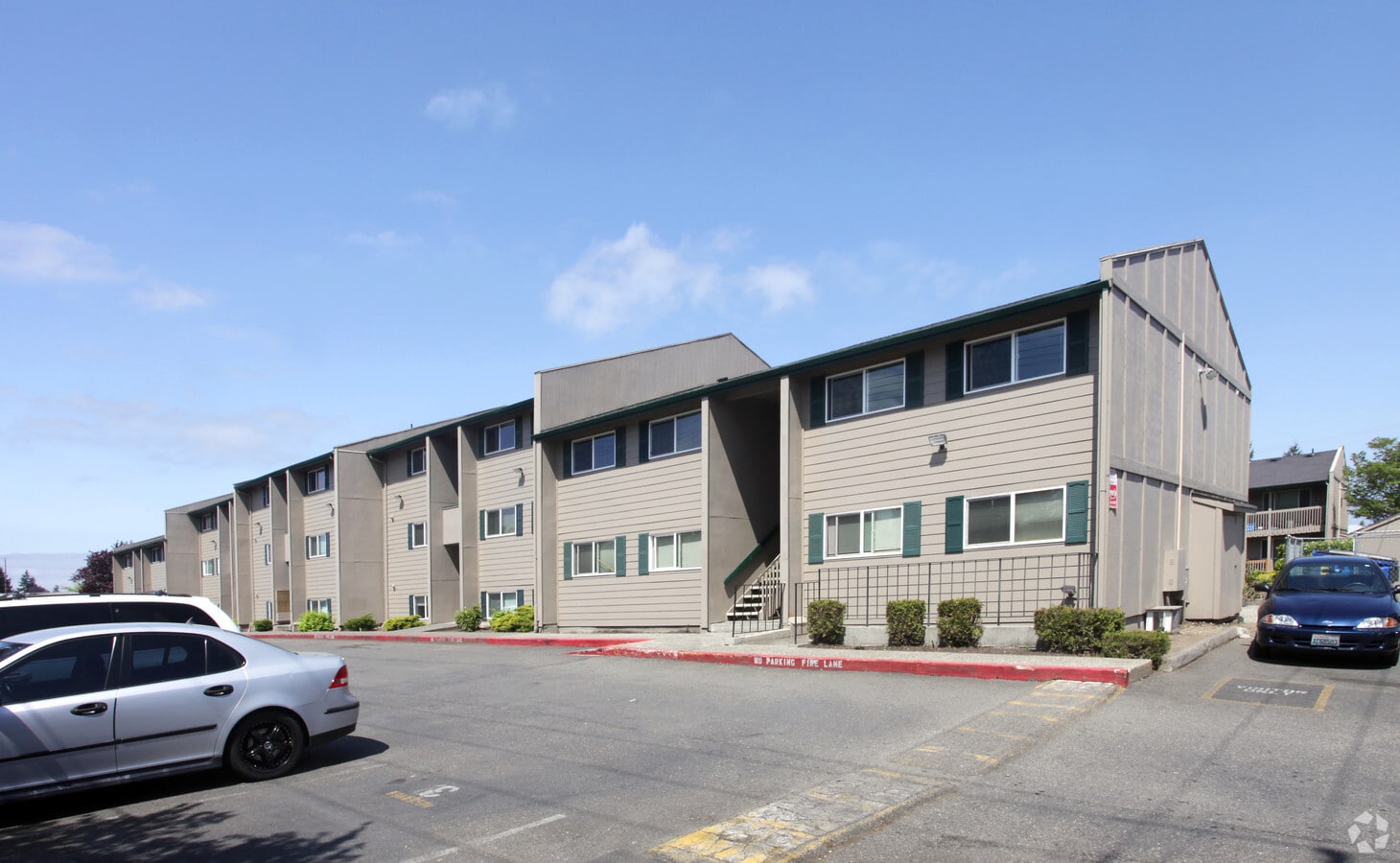 Laurel Court - Laurel Court Apartments