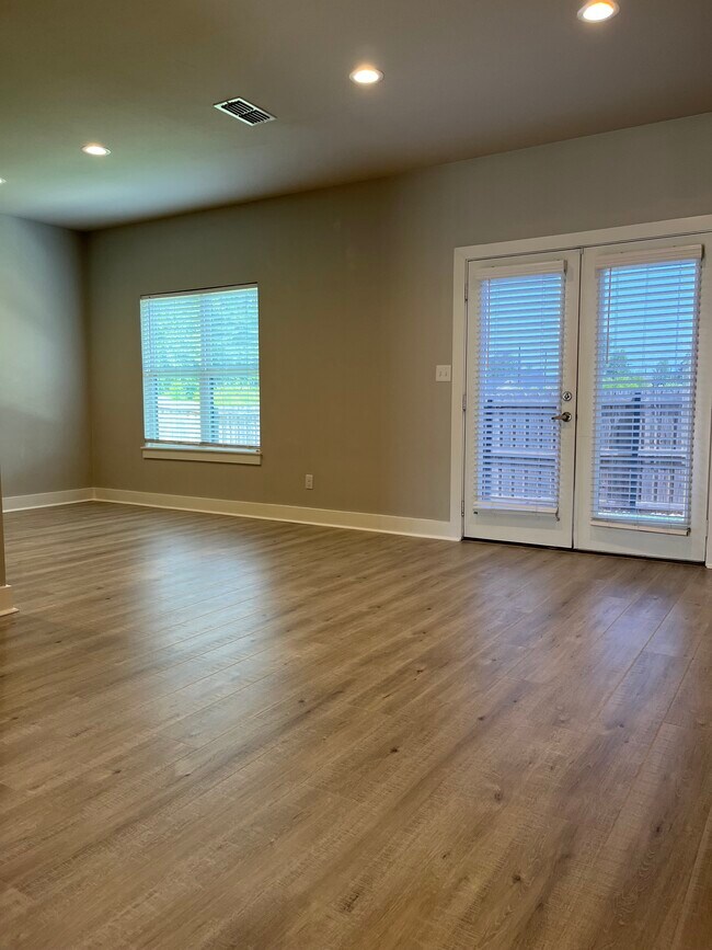 Living/Dining - 10672 Brothers Ln