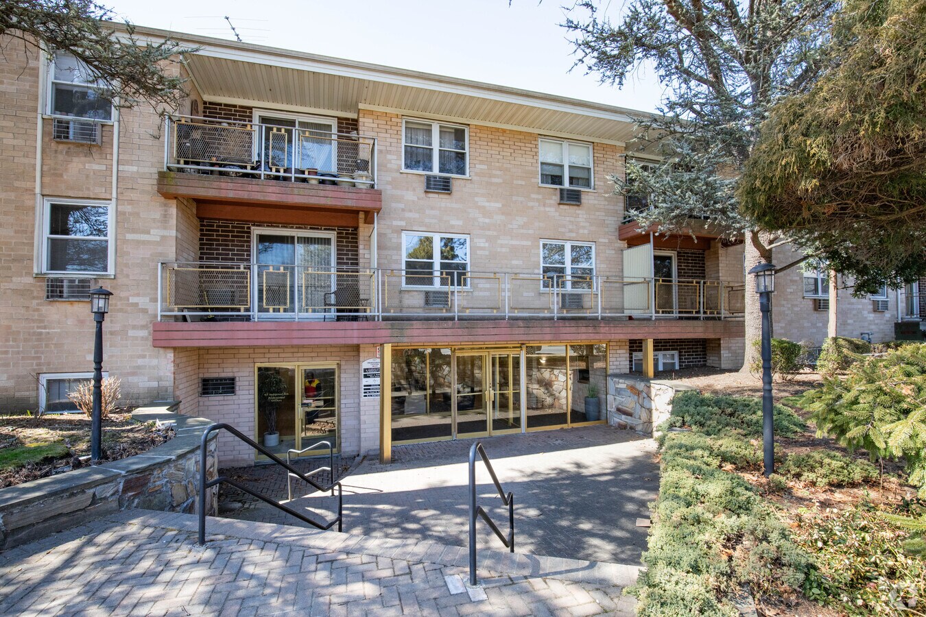 Entrance - Lynbrook 44