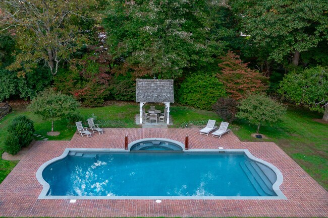 Photo - 198 Hemlock Hill Rd