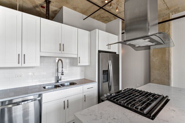 50 E 16th St Unit 515