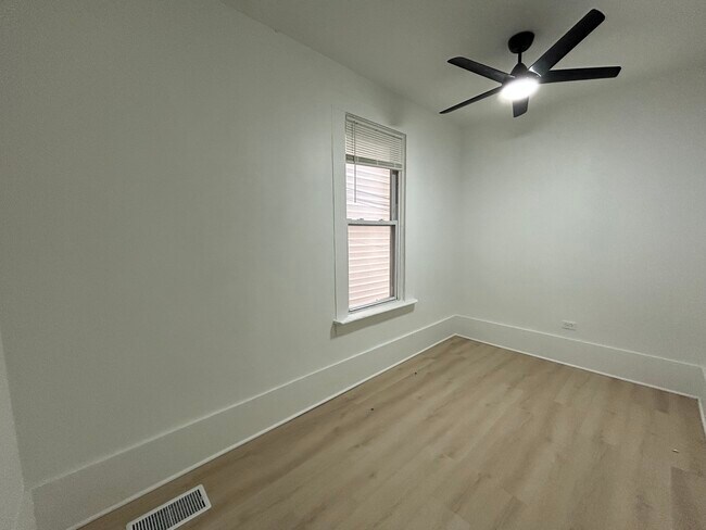 Photo - 2301 N Leavitt St