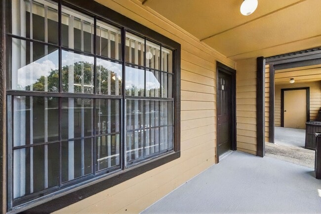 Photo - 380 Lakepointe Dr Unit 201