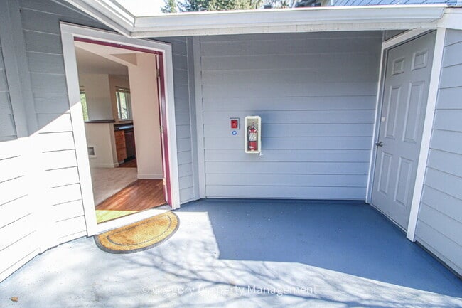 Building Photo - 12023 NE 204th Pl Unit #E303