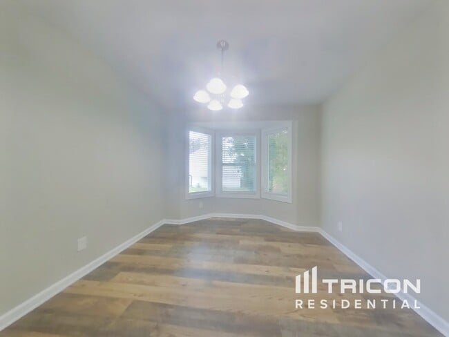 Photo - 1820 Crestwood Dr NW