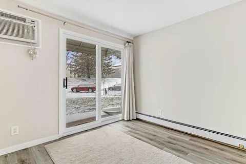 Photo - 130 Demont Ave