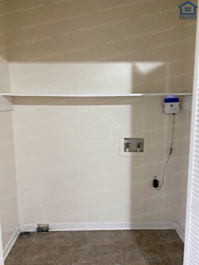 Photo - 328 Oriole Dr