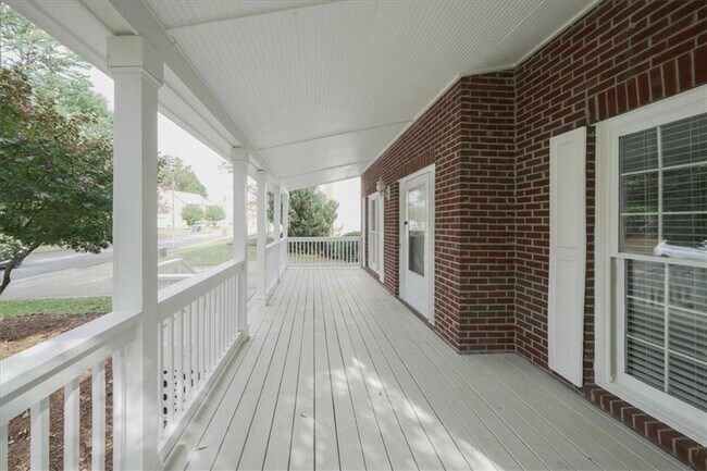 4085 Pineset Dr