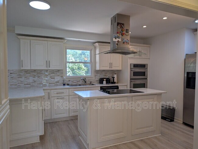 2164 New England Pl