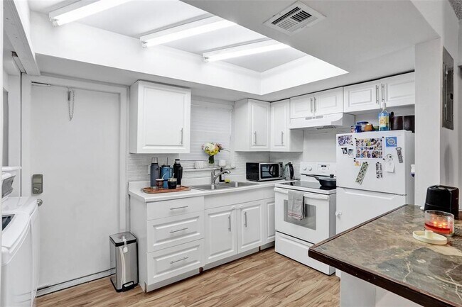 Photo - 4240 NW 21st Ave Unit 1
