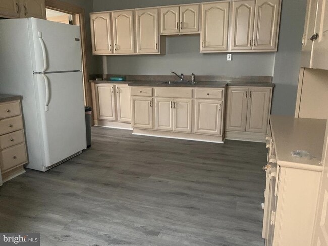 Photo - 340 Main St Unit FIRST FLOOR REAR APT