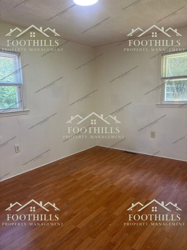 Photo - 202 Kennemore St