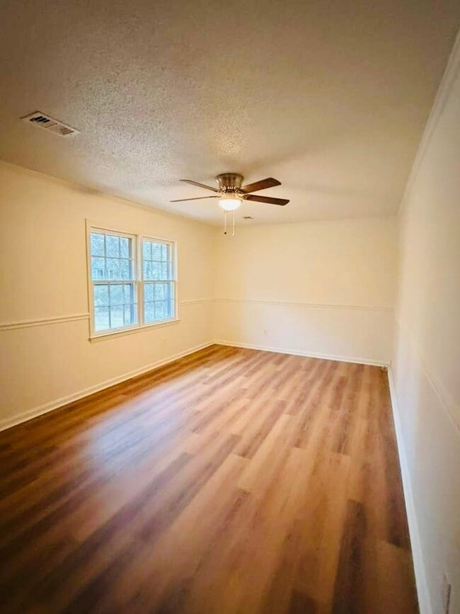 Photo - 1692 Kinglet Rd