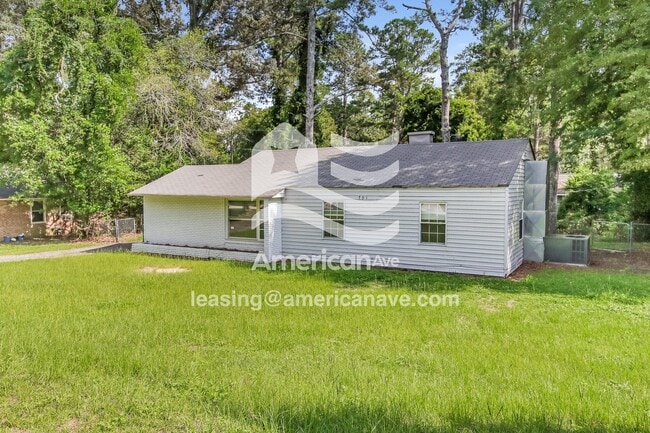 Photo - 731 Sommer St NE