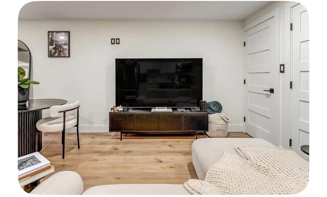 Photo - 8 Quincy Pl NE