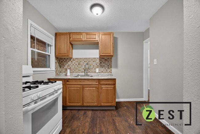 Photo - OPEN HOUSE- 7/23! 7PM-730PM! Charming 3 Bedroom home in Detroit