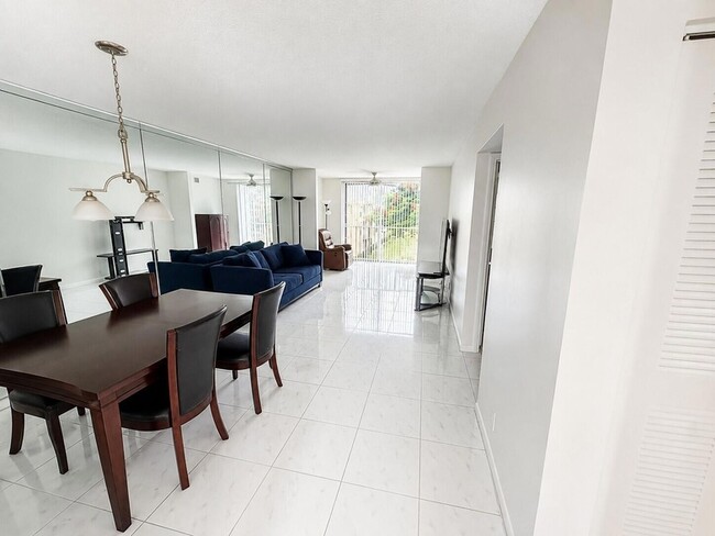 Building Photo - 14307 Bedford Dr Unit 3020