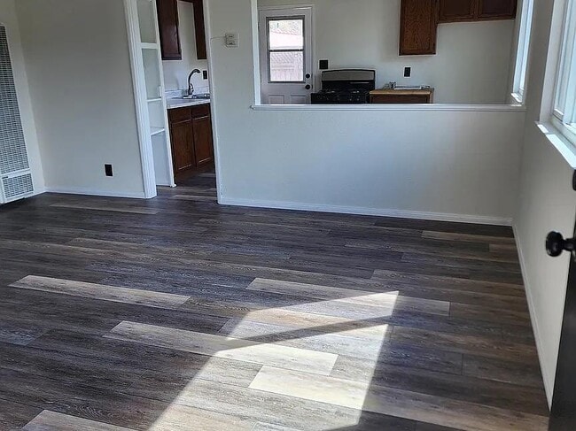 Photo - 116 E Lewis St