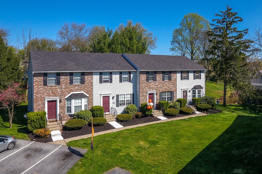 Penn Square - 2 Bedrooms