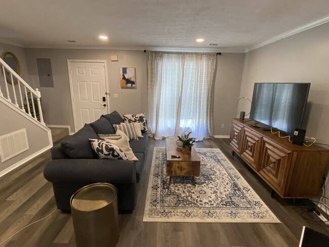 Building Photo - 5743 Wells Cir