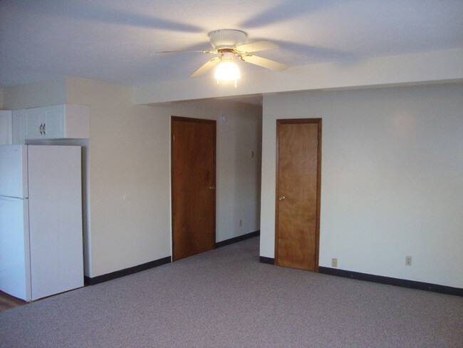 Living Room from Entry. - 441 White Ln Apartamentos Unidad D