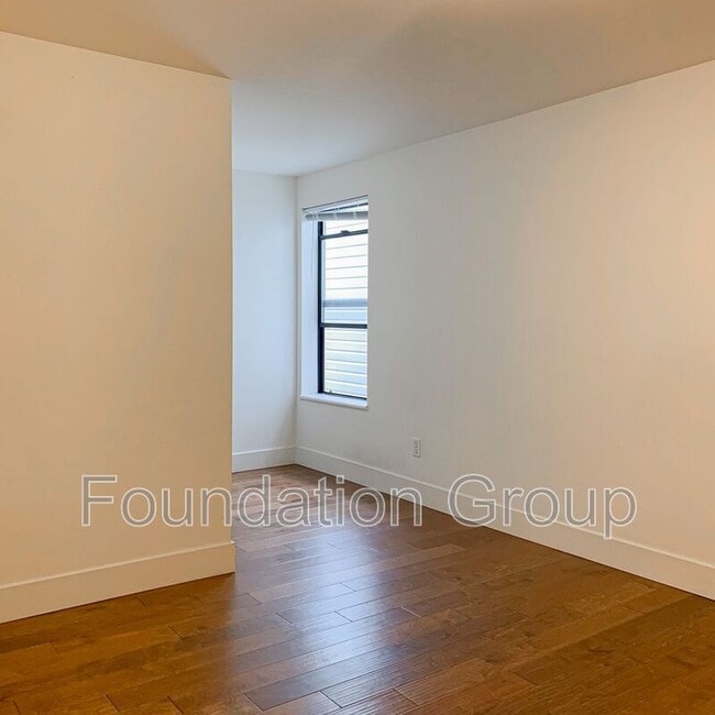 Photo - 9400 Roosevelt Way NE