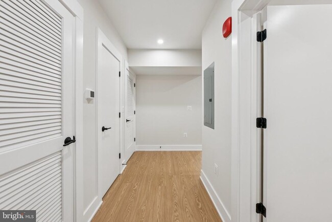 Building Photo - 2134 Wisconsin Ave NW Unit 1