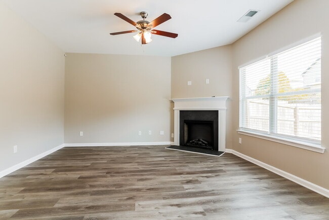 Photo - 987 Grenier Terrace NE
