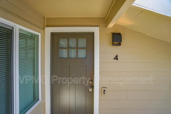 Photo - 605 SE 121st Ave Unit 4