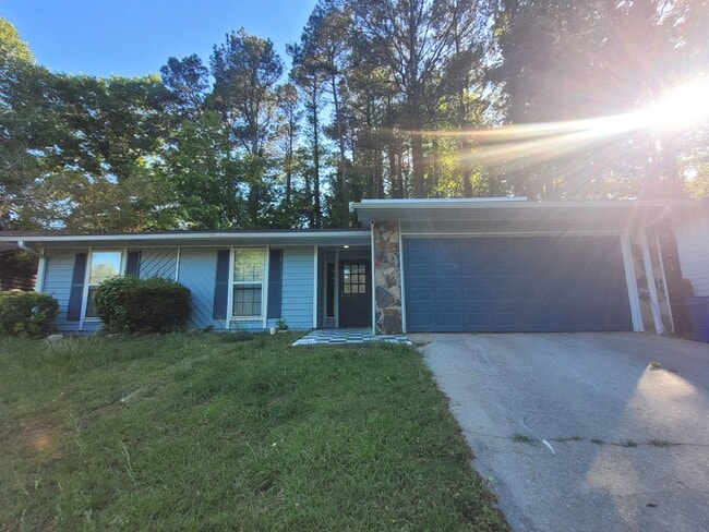 Building Photo - 5885 Wellborn Trl