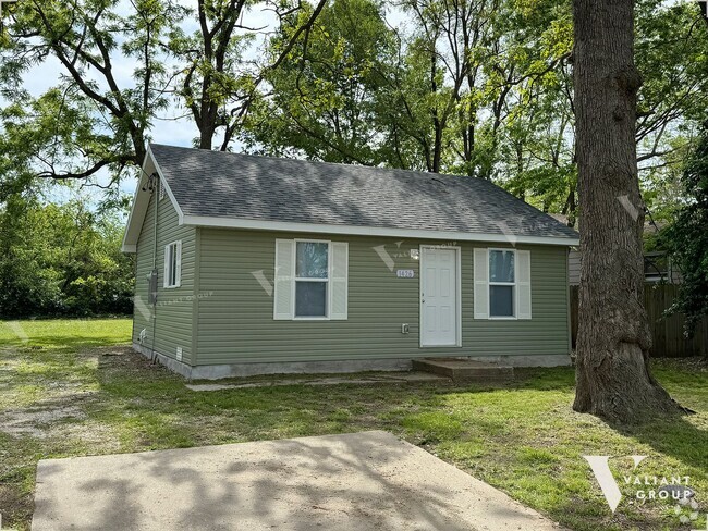 Building Photo - Charming 3-Bedroom, 1-Bathroom House for R...