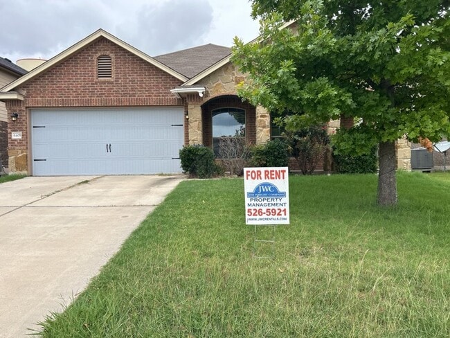 Building Photo - 6405 Clear Brook Dr