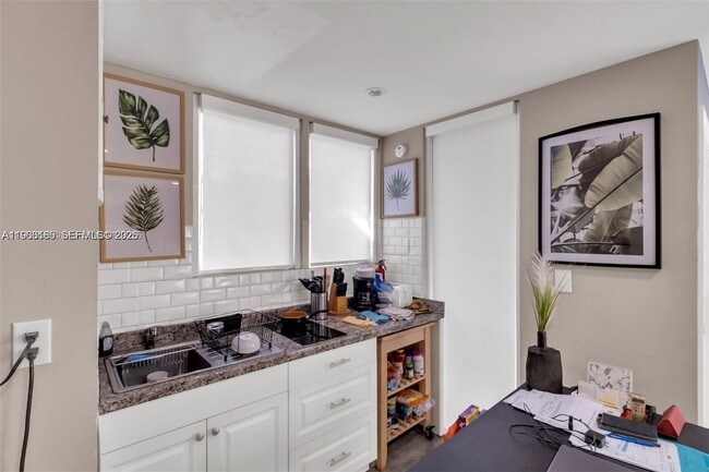 Photo - 1033 NW 6th St Unidad Cottage