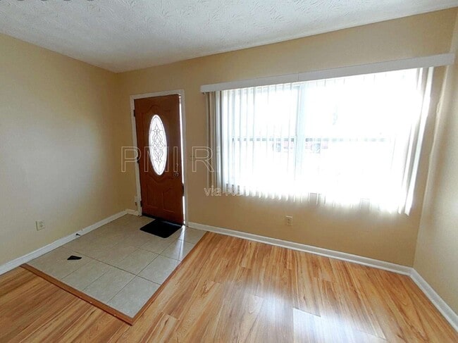 Photo - 7819 Lisa Dr E