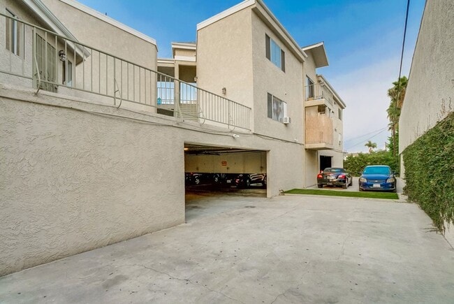 Photo - Secure and Convenient Multi-Unit Asset in ...