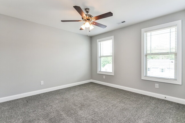 Photo - 595 Airedale Trail