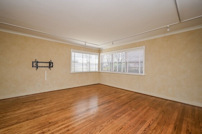 Photo - 2821 Eastgrove Ln