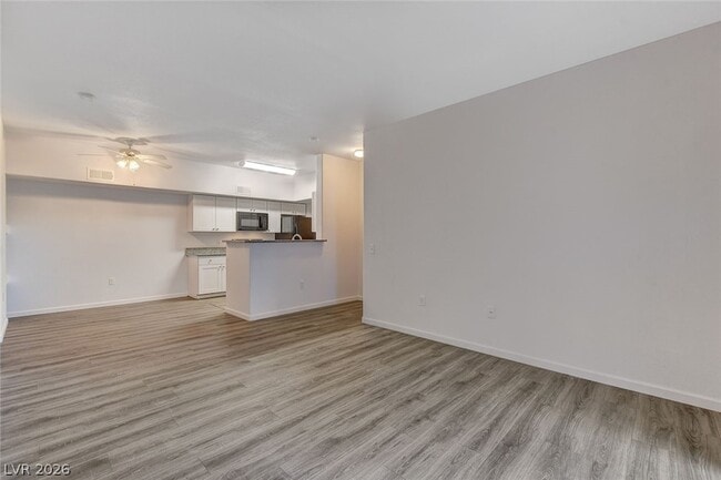 Photo - 2615 W Gary Ave Unidad 1033