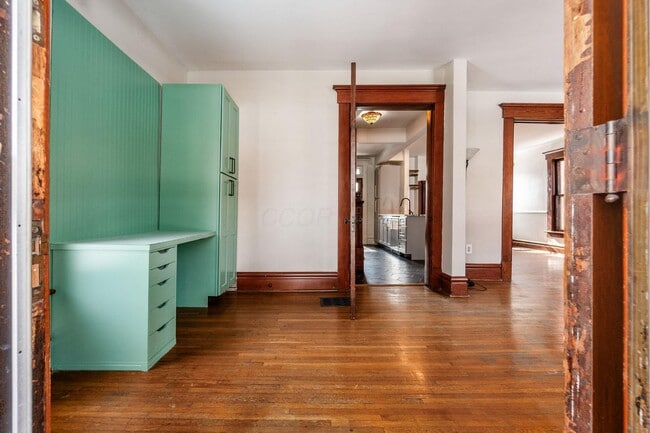 Photo - 415 W 5th Ave