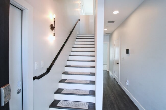 Photo - Luxury Fully Furnished Smart Home in Downt...