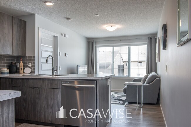 Photo - 3073 Coughlan Ln SW