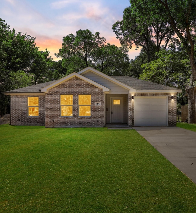 Photo - Room in House on Harding St