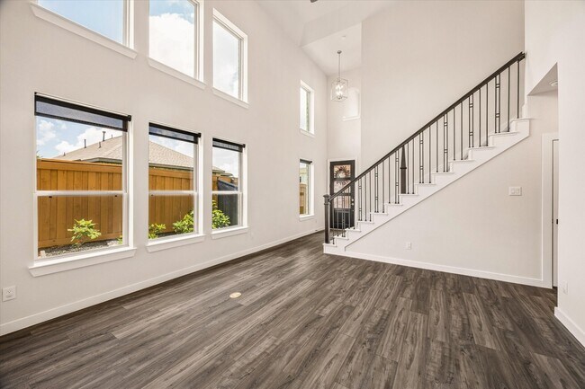 Photo - 7933 Spring Run Dr