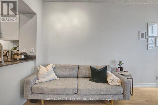 Photo - 230 Queens Quay W Unité 1617