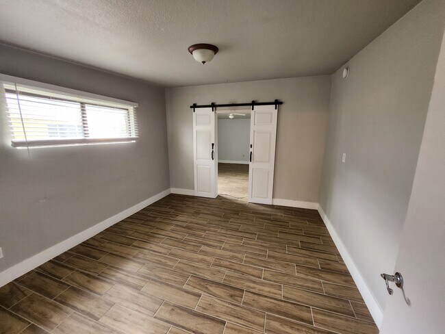 Bedroom 1 - 1405 S Farmer Ave Unit House