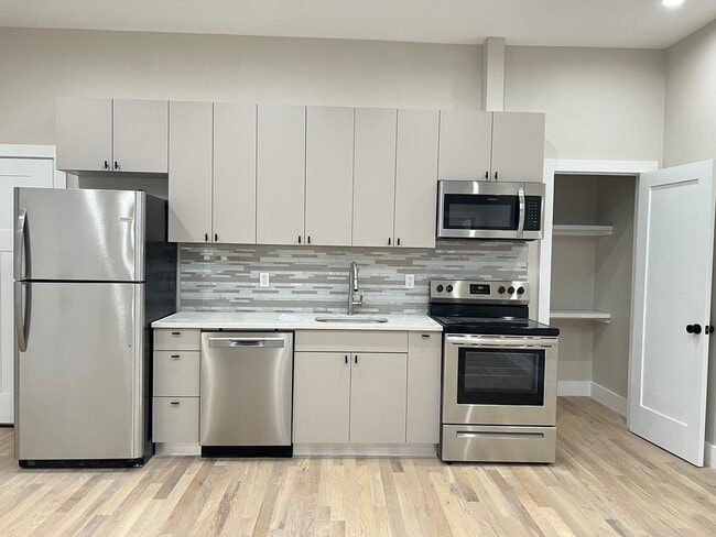 Frente - 3605 Bergenline Ave Unidad F