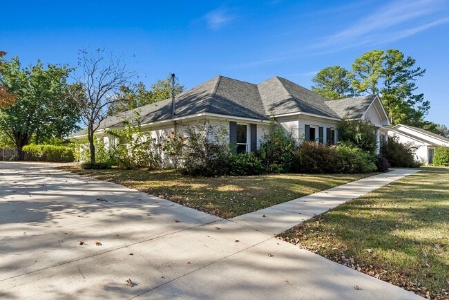 Photo - Beautiful 4 Bed 2.5 Bath Available Now!