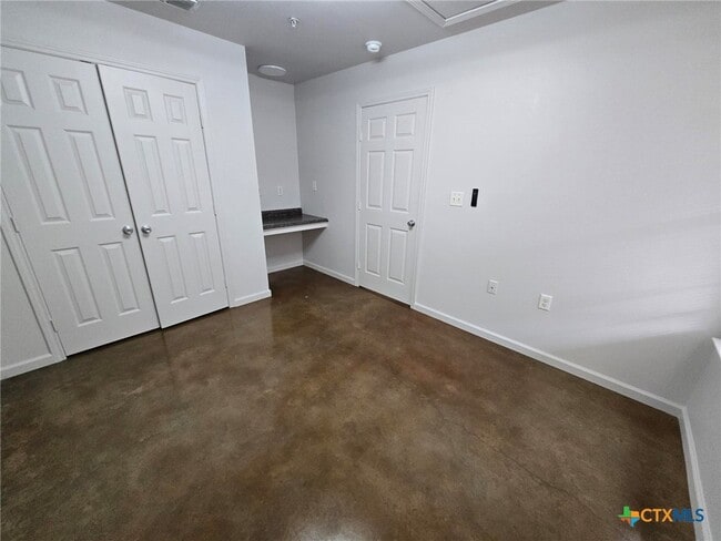 Photo - 1037 W Court St Unidad C