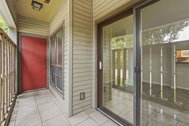 Photo - 2025 Augusta Dr