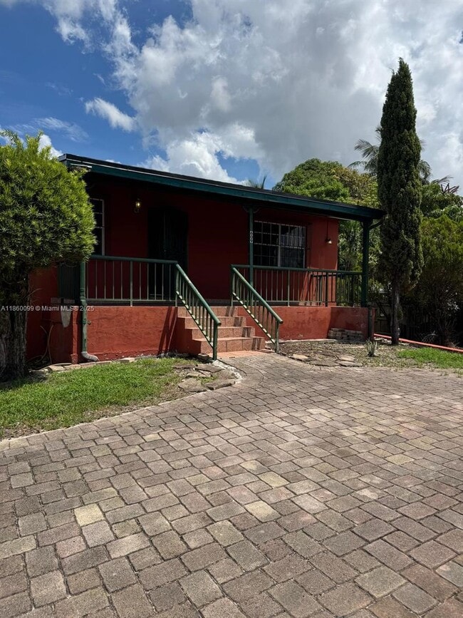 Building Photo - 609 W 39th St Rental